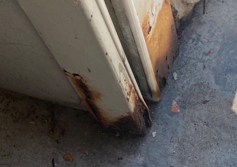 シャッターガイドレール補修