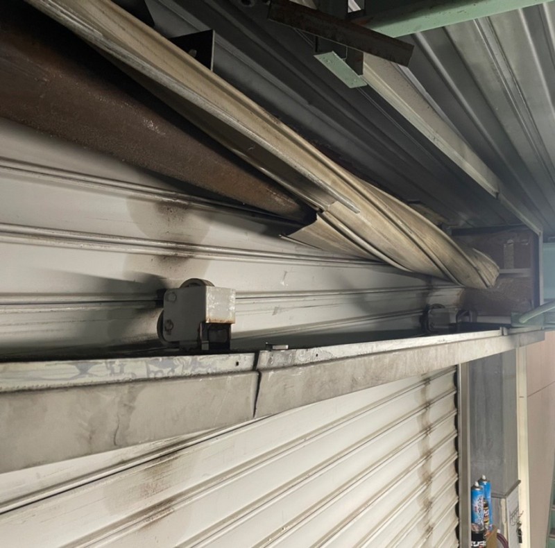電動シャッター　吊元修理