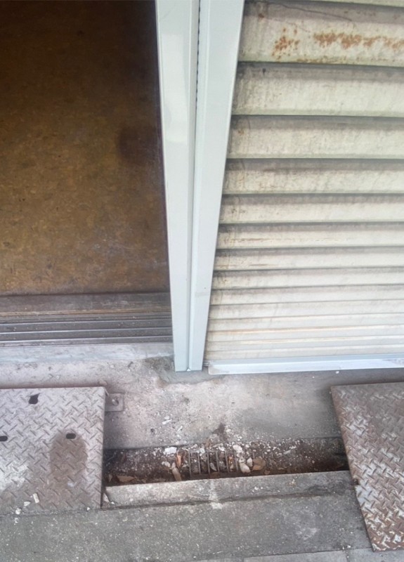 手動シャッター　中柱・座板　交換