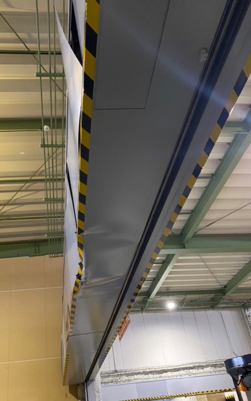 シャッター本ケース　一部張り替え作業