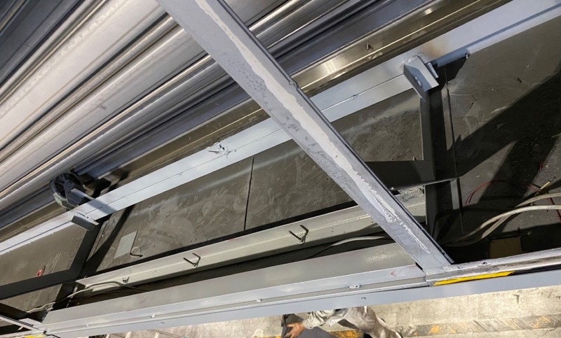 シャッター本ケース　一部張り替え作業