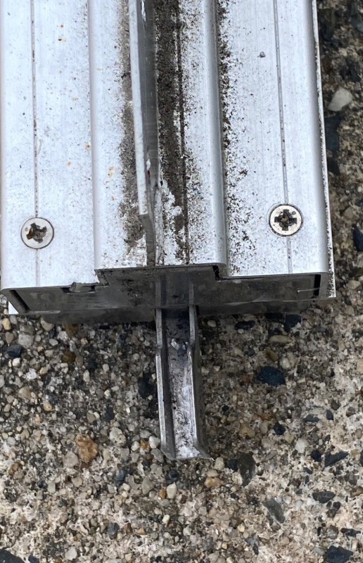 障害物検知座板　補修作業