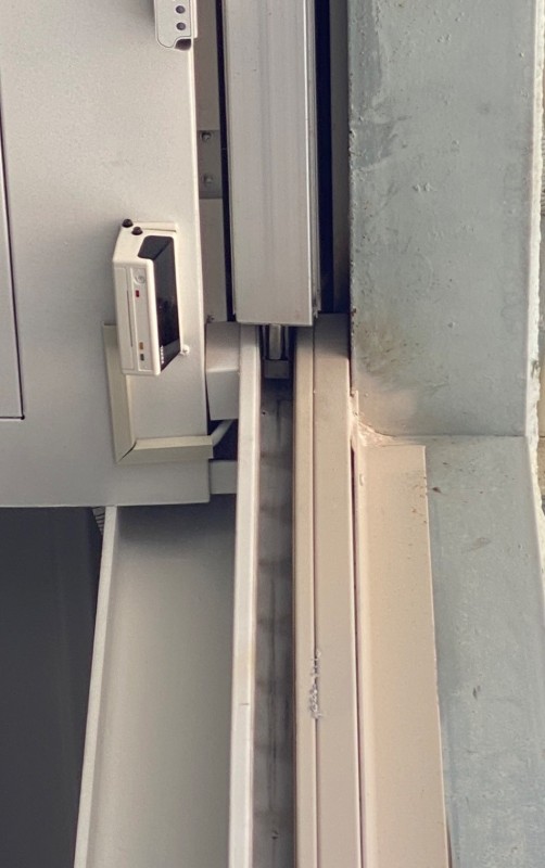 障害物検知座板　補修作業