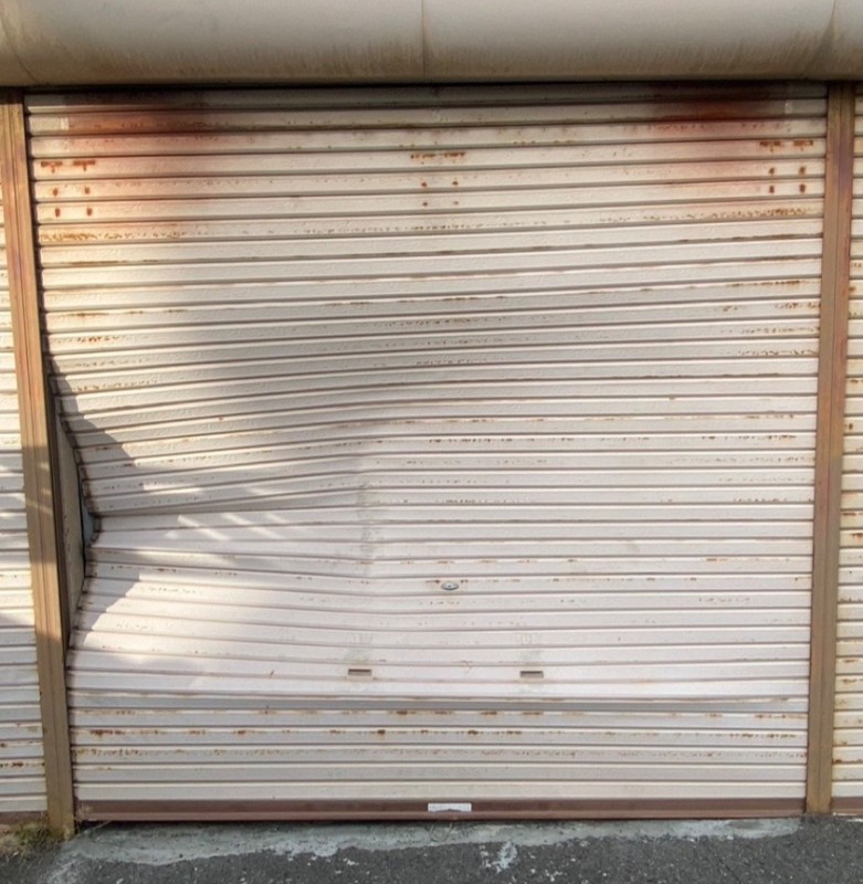 手動シャッター　スラット脱線復旧