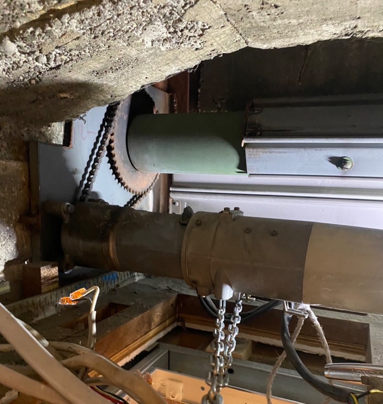 電動シャッター　開閉機交換工事