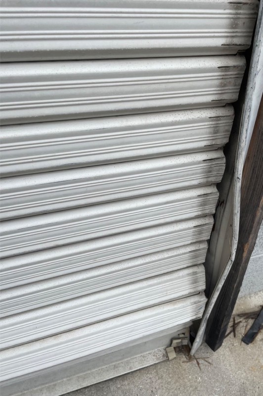 手動シャッター　ガイドレール補修・内外錠スラット追加作業