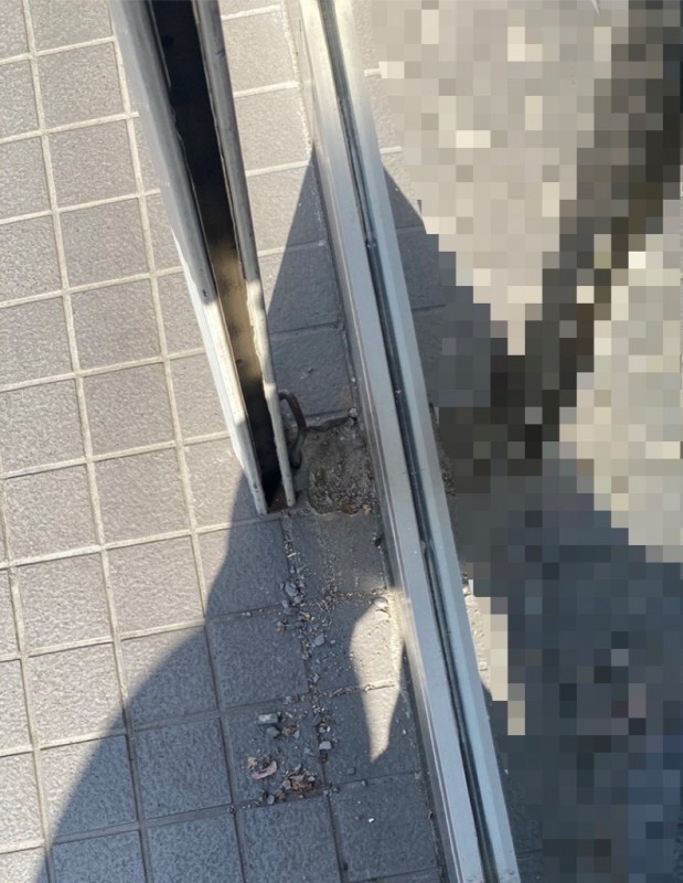 手動シャッター　中柱　壺金設置