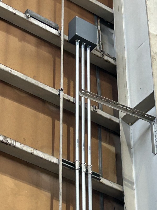 電動シャッター　開閉機・非常電源装置　交換工事