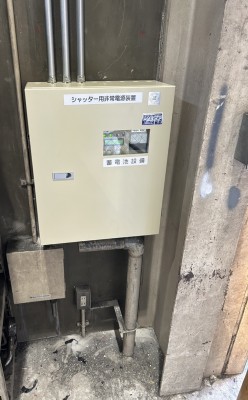 電動シャッター　開閉機・非常電源装置　交換工事