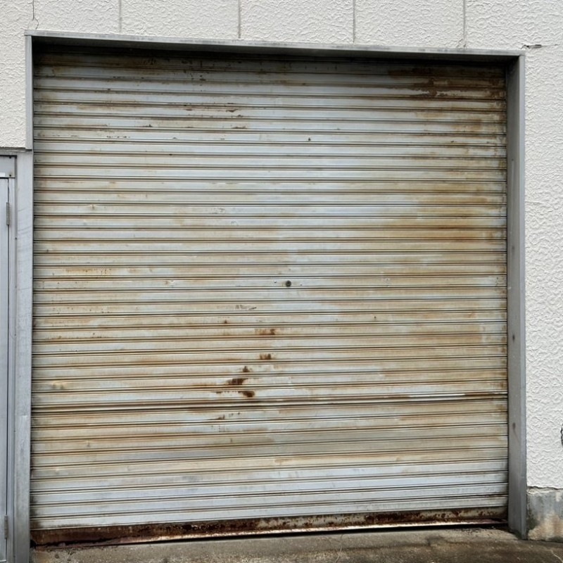 倉庫　手動シャッターの交換工事