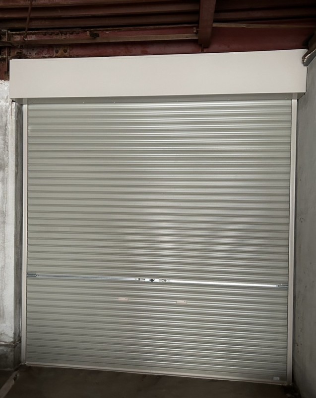 倉庫　手動シャッターの交換工事