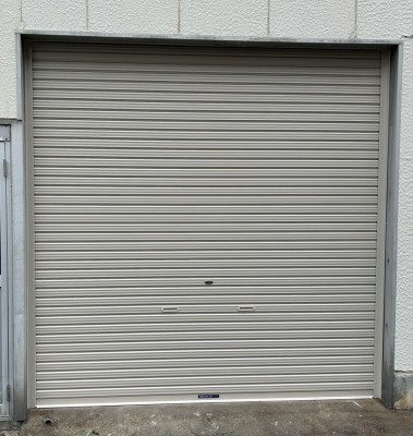 倉庫　手動シャッターの交換工事