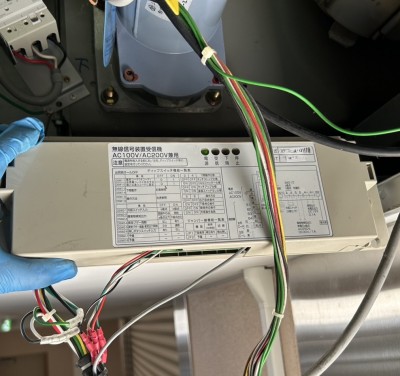 倉庫　電動シャッター　座板検知装置　交換