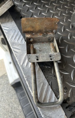 手動シャッター　中柱　修理作業