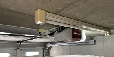 車庫　オーバードアシャッター　電動開閉機の交換工事