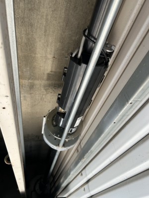 車庫　電動シャッター　バネ併用電動開閉機交換工事