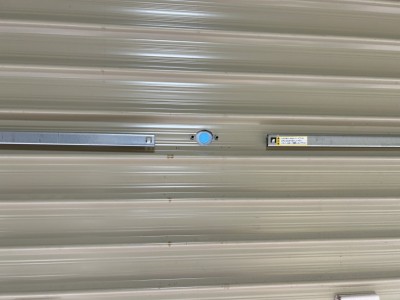倉庫　手動シャッター　内外錠交換作業