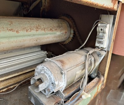 車庫　電動シャッター　開閉機交換工事