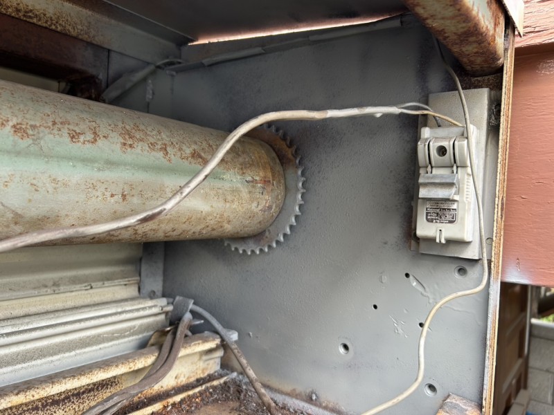 車庫　電動シャッター　開閉機交換工事