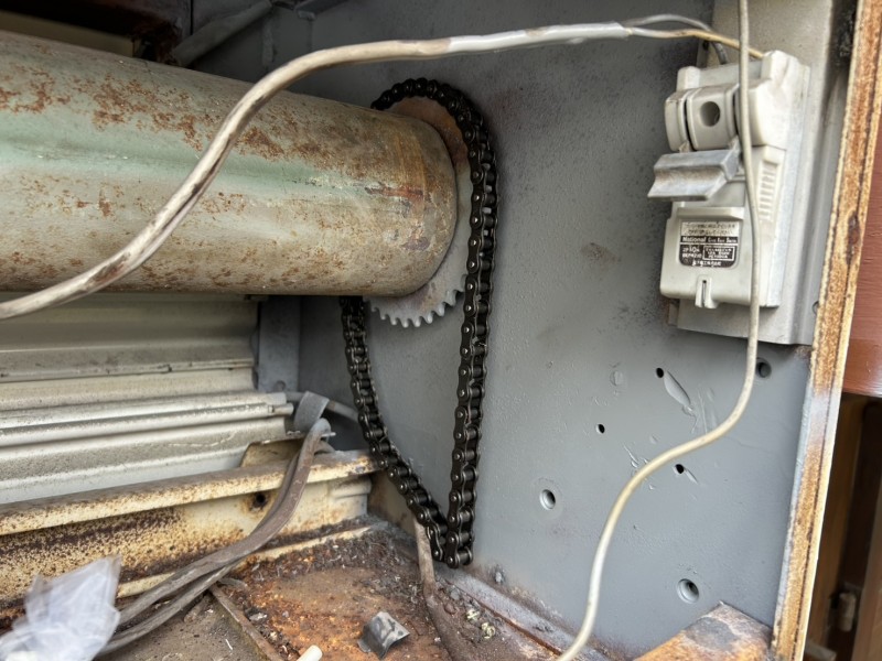 車庫　電動シャッター　開閉機交換工事