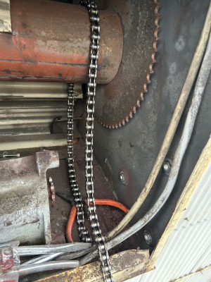 倉庫　電動シャッター　開閉機のチェーン交換