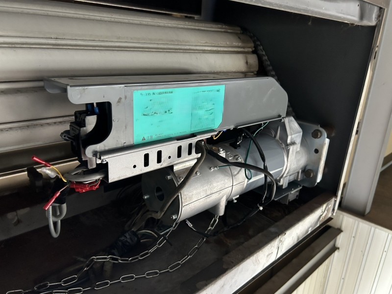 倉庫　電動シャッター　開閉機交換工事