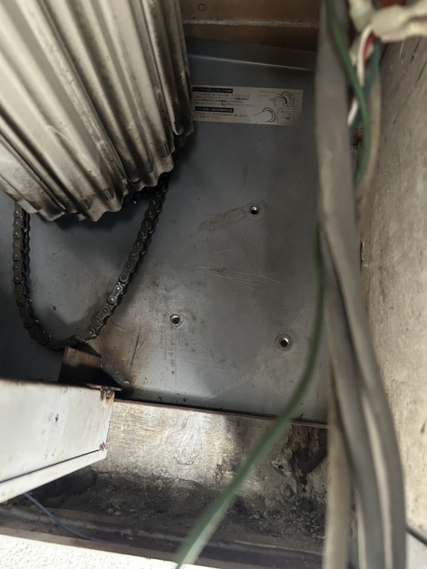 駐車場　電動シャッター　開閉機交換工事