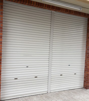 店舗　手動シャッター　中柱交換