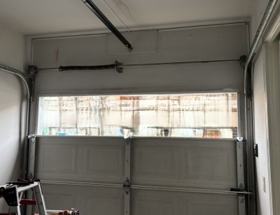 車庫　電動オーバードアシャッター　物を挟んだ　　パネル補修・開閉機交換