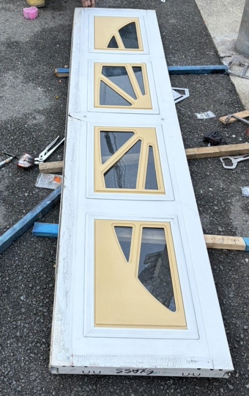 車庫　電動オーバードアシャッター　物を挟んだ　　パネル補修・開閉機交換