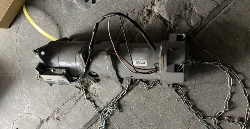 会社　電動シャッター　途中で止まる　　電動開閉機の交換