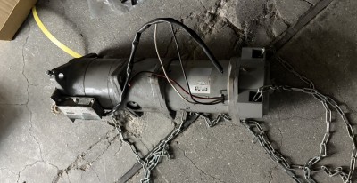 会社　電動シャッター　途中で止まる　　電動開閉機の交換