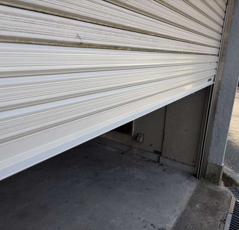 車庫　電動シャッター　座板交換