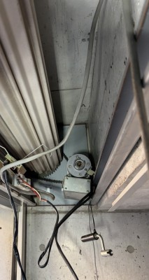 車庫　電動シャッター　開閉機交換工事