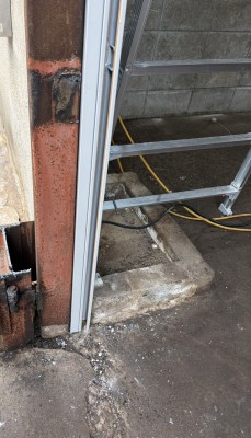 倉庫　手動シャッター　新規設置工事