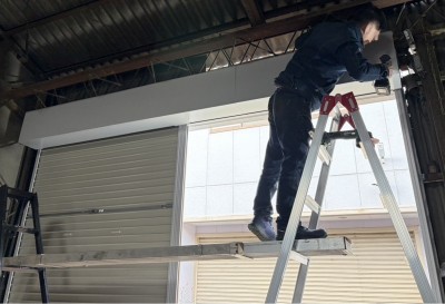 倉庫　手動シャッター　新規設置工事