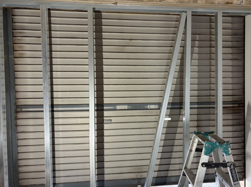 店舗　手動シャッター　内外錠設置