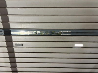 店舗　手動シャッター　内外錠設置