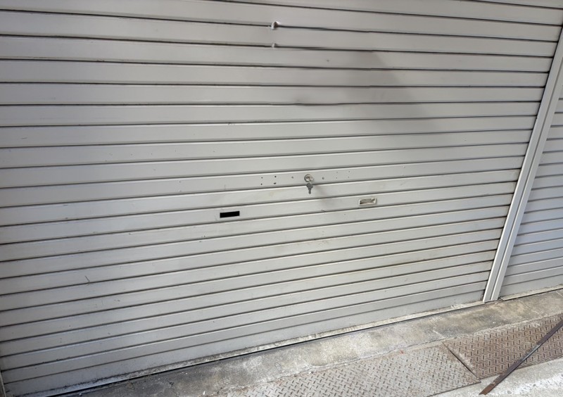 店舗　手動シャッター　内外錠設置