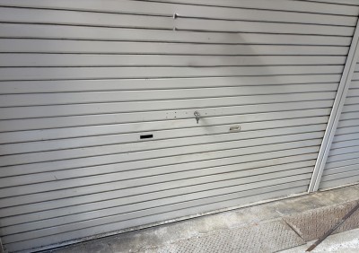 店舗　手動シャッター　内外錠設置