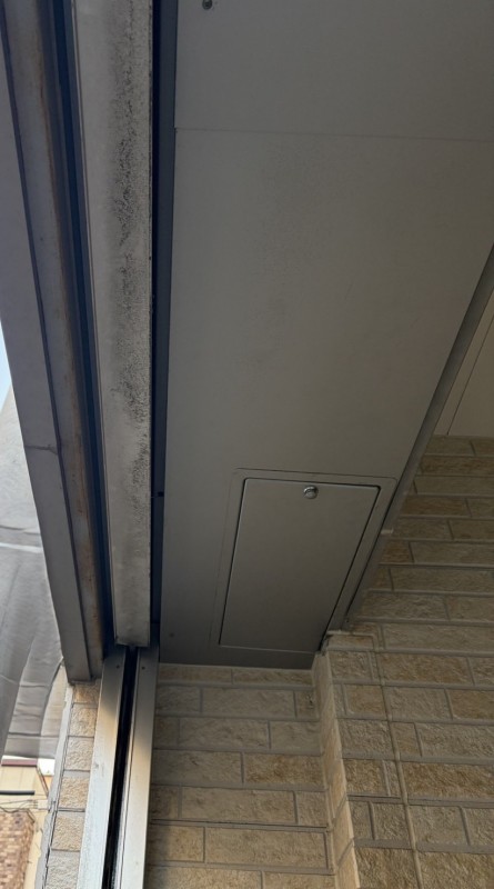 車庫　電動シャッター　スラット脱線復旧作業