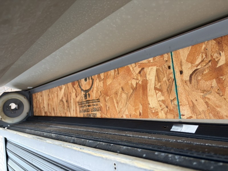 住宅　窓手動シャッター　シャフトの交換