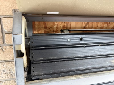 住宅　窓手動シャッター　シャフトの交換