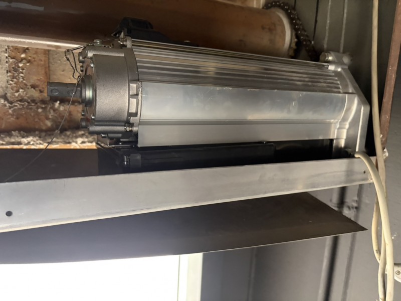 車庫　電動シャッター　交換工事